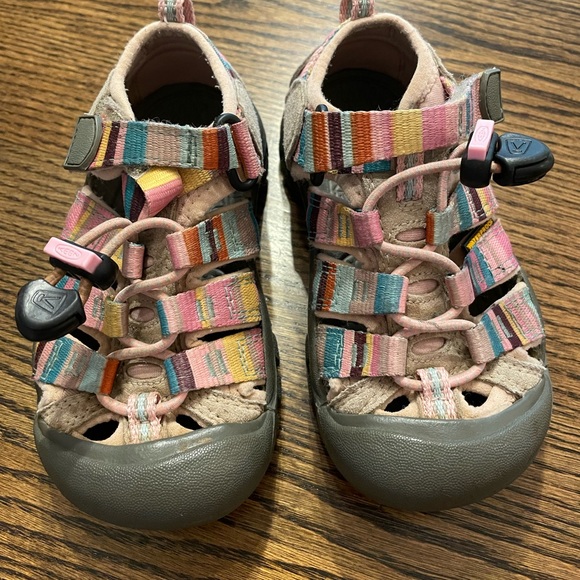 Keen Sandal toddler/9 - Picture 1 of 4